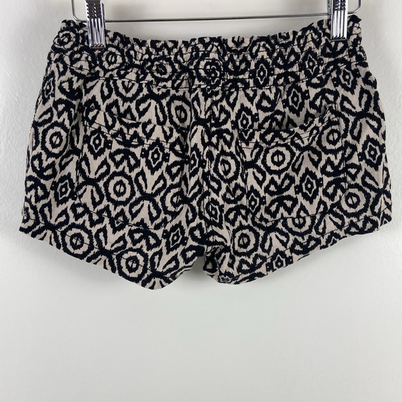 ✨3/$25✨ Revamped Aztec Print Cloth Shorts - XS - Picture 5 of 6